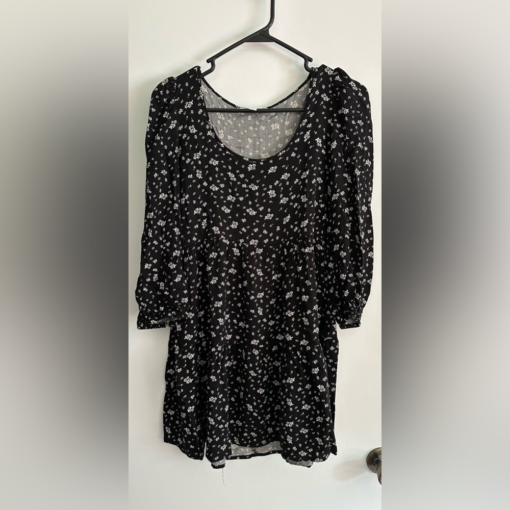 BE COOL. Black and White Floral Tiered Babydoll Tunic.